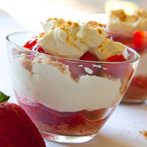 Strawberry-and-cream-pots-3x3