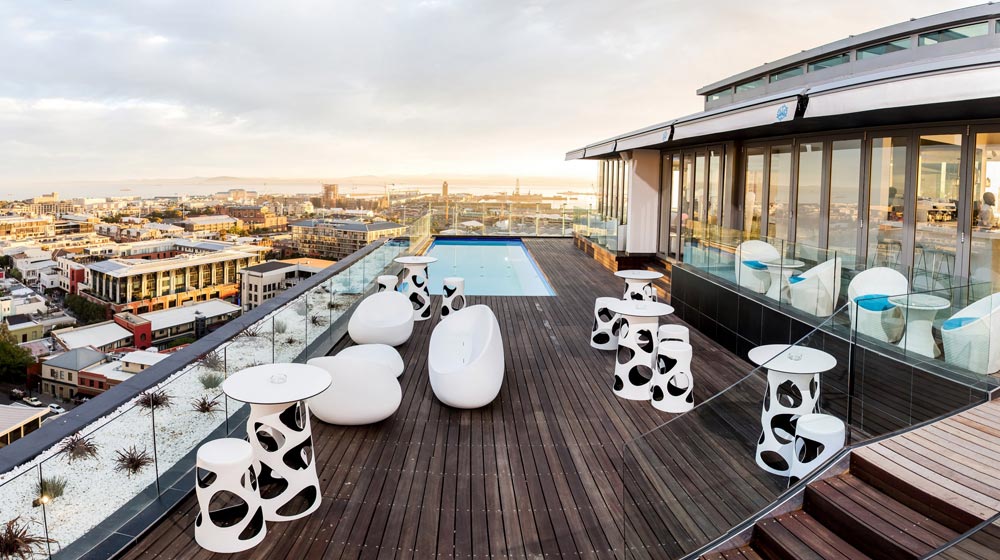 Pool-area-with-view