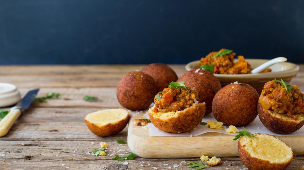 Curried-mince-vetkoek-