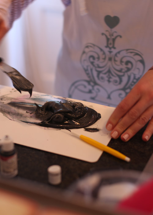 cake decoration with Roxy Floquet