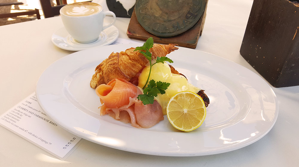 eggs benedict in cape town 