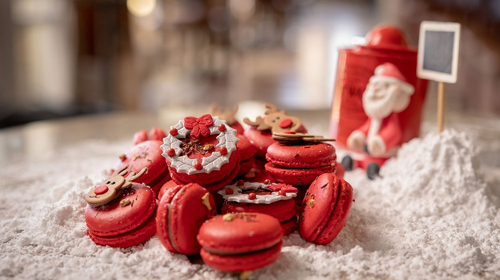 Festive macarons
