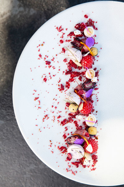 Le chêne restaurant summer berries dessert Le chêne restaurant summer berries dessert