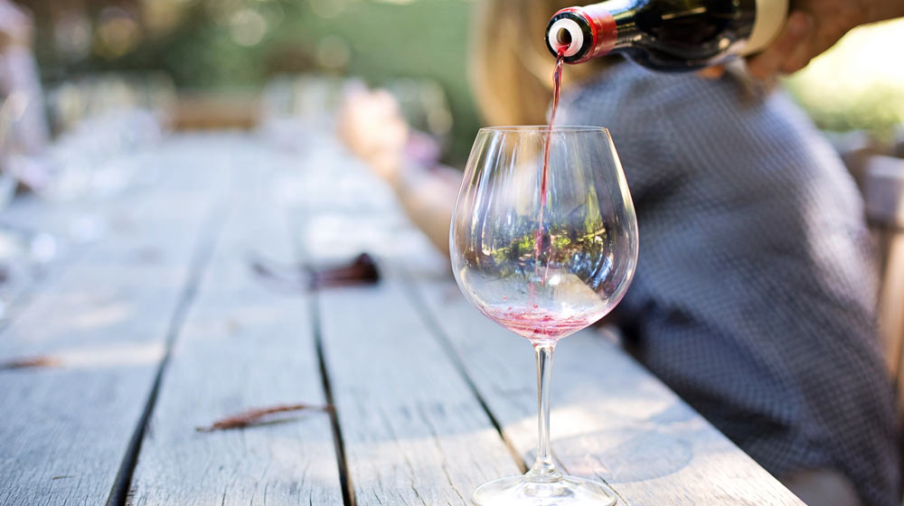 Wine pour
