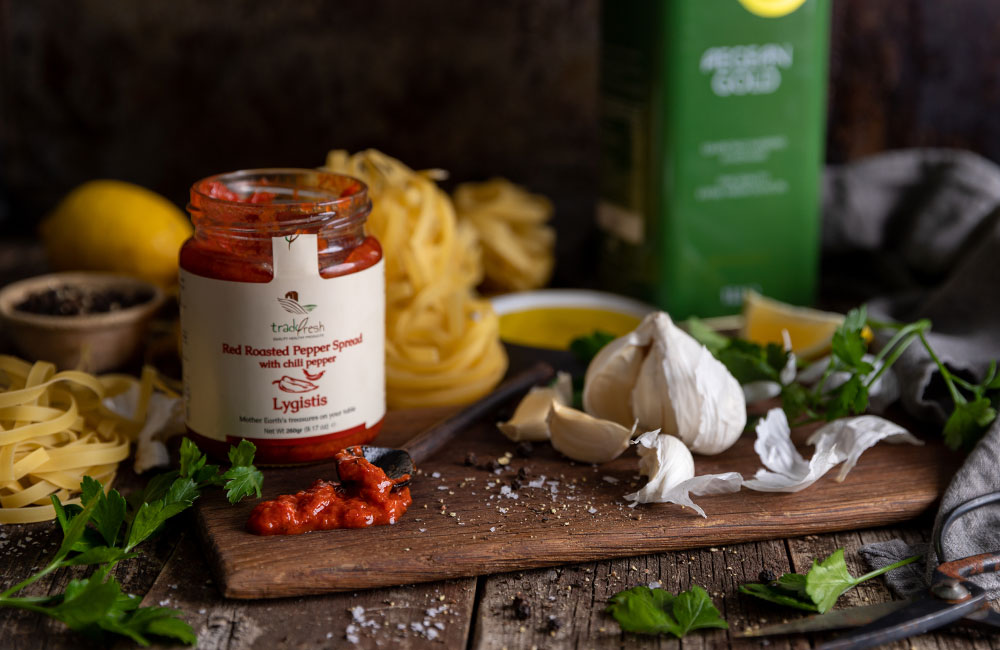 making red pepper and mussel tagliatelle pasta