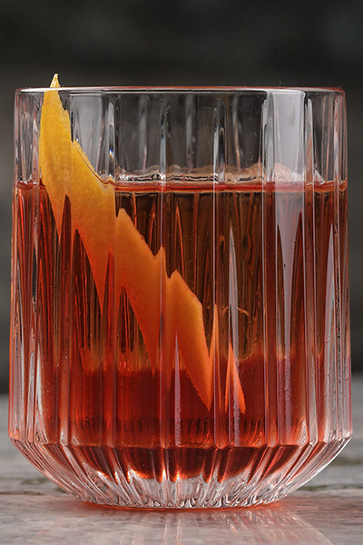 old-fashioned classic cocktail 