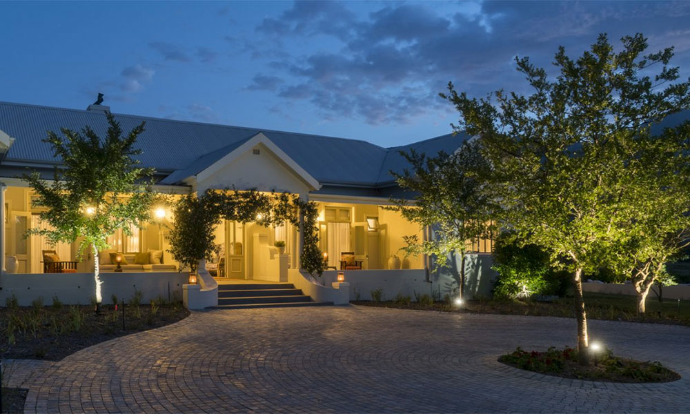 Cape-Vue-exterior-night