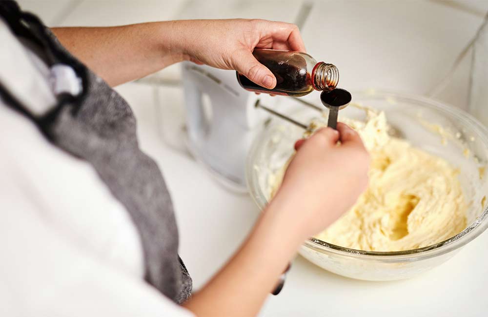 Difference between vanilla paste, vanilla essence and vanilla extract