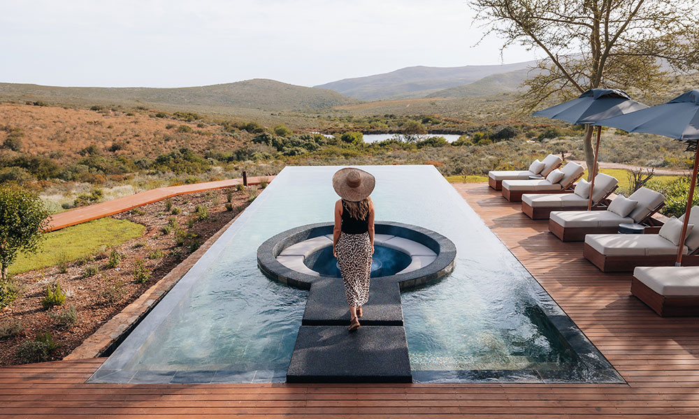 Melozhori-Lodge-poo