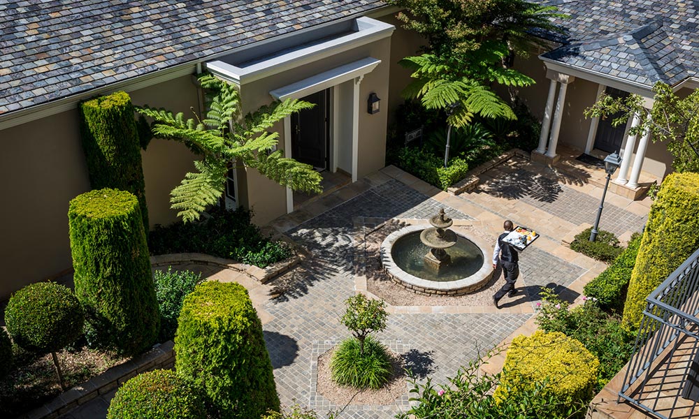 westcliff-courtyard